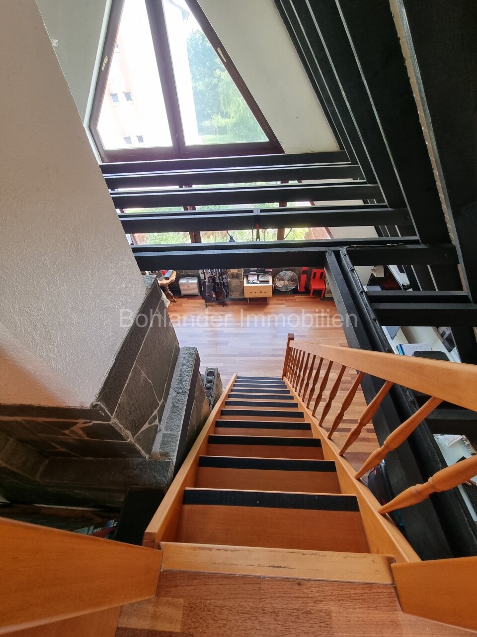 2.OG Treppe zur Galerie 2.OG Treppe zur Galerie