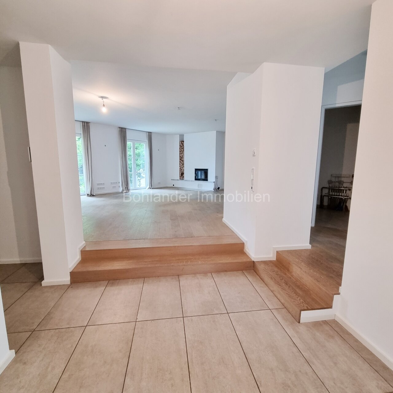 Flurblick ins Wohnzimmer Flurblick ins Wohnzimmer