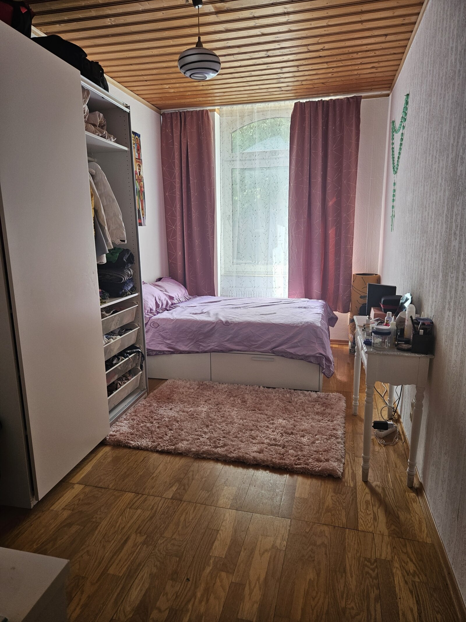 Schlafzimmer Bild 1