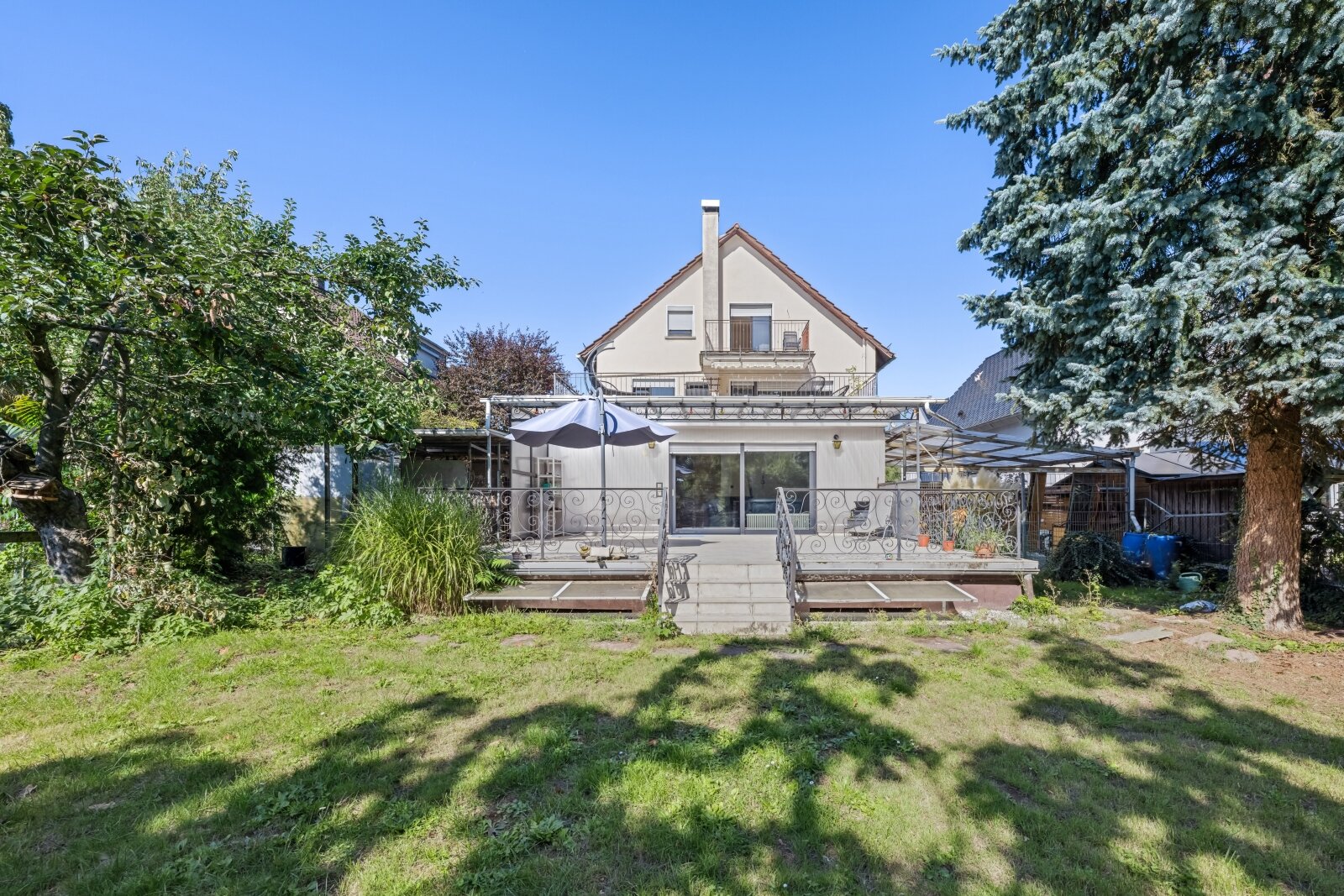 Offenbach: ***Modernisiertes Wohnhaus mit 3 Wohneinheiten, großem Garten und Doppelgarage*** Offenbach: ***Modernisiertes Wohnhaus mit 3 Wohneinheiten, großem Garten und Doppelgarage***